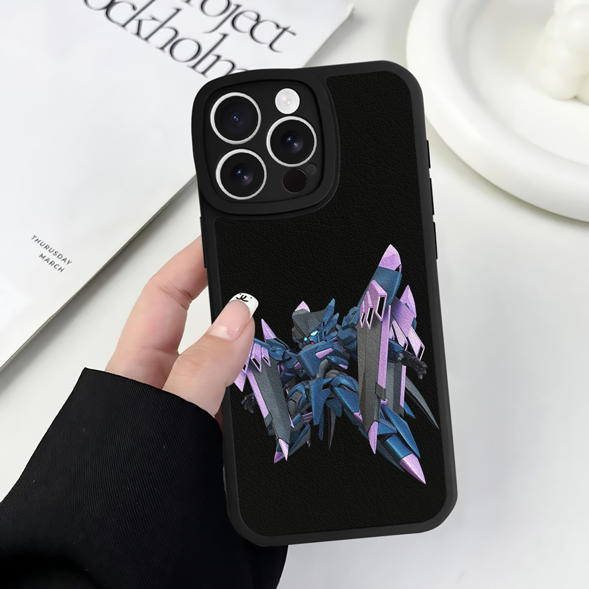 （画像用） 機動戦士ガンダム Mobile Suit Gundam 【iPhone 16シリーズ対応】シリコンスマホケース（レザー調） 材質：シリコン